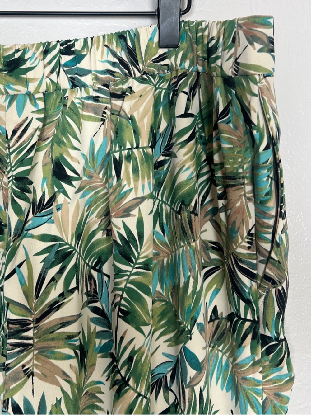 J.JILL Women Size XL Oatmeal Layered Palms Wearever Easy-Care Wide-Leg Crop Pant - Picture 10 of 15
